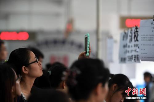 白領(lǐng)求職調(diào)查報(bào)告:全國平均招聘薪酬7599元